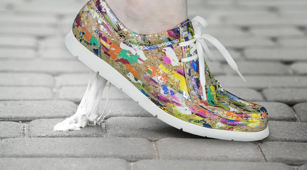 Kaugummi von der Schuhsohle entfernt