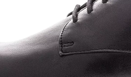 Mit besonderem Stretch-Faden für nachgiebige Nähte